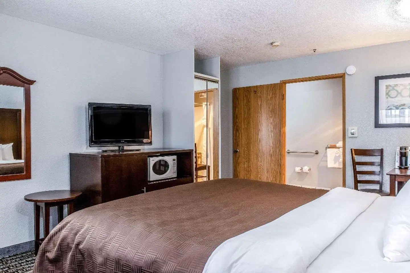 Clarion Hotel By Humboldt Bay ROOM_EXAMPLE