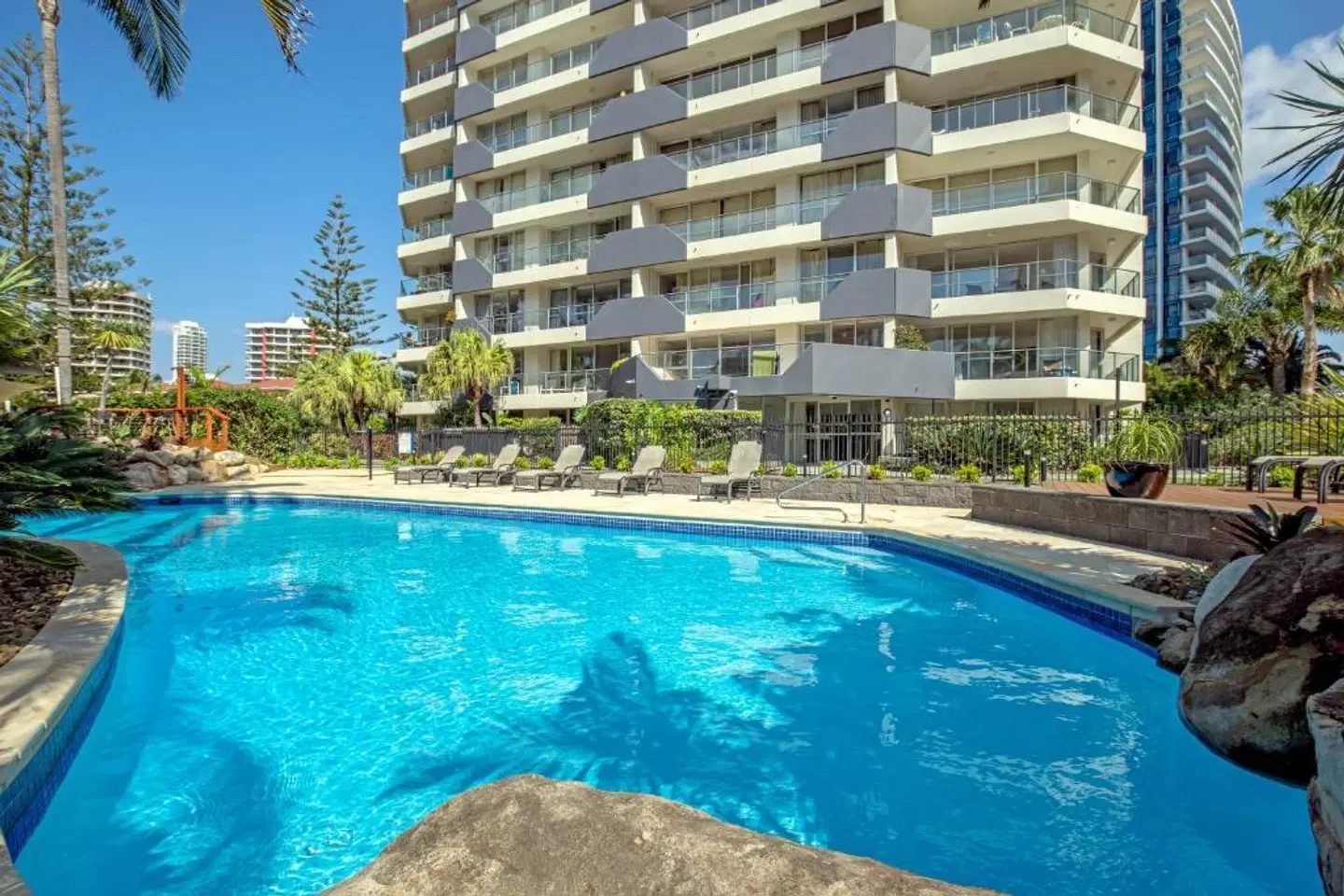 Baronnet Apartments OUTDOOR_POOL
