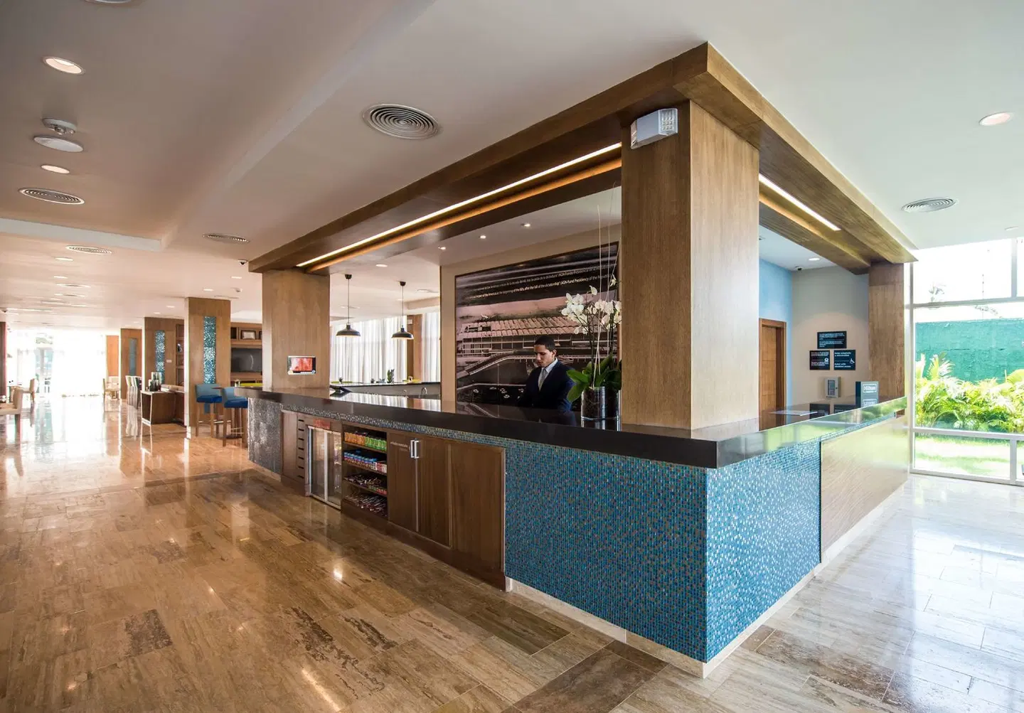 Hampton by Hilton Santo Domingo Airport Bar