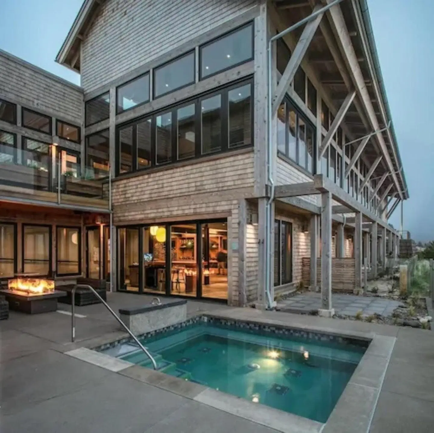 Headlands Coastal Lodge & Spa EXTERIOR
