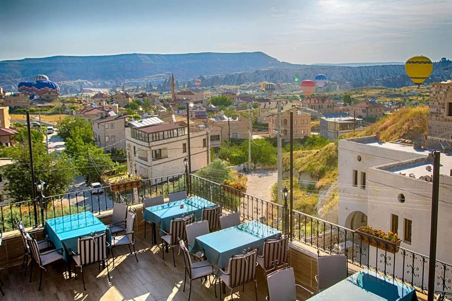 Milat Cave Hotel Terrasse