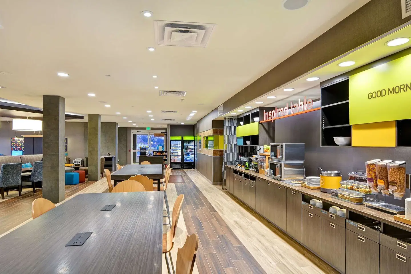 Home2 Suites Green Bay Bar