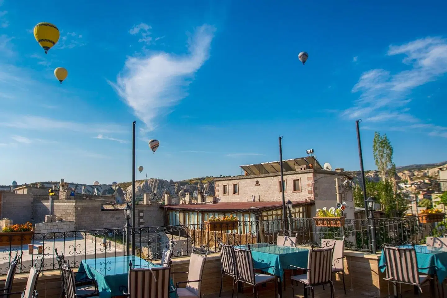 Milat Cave Hotel Terrasse