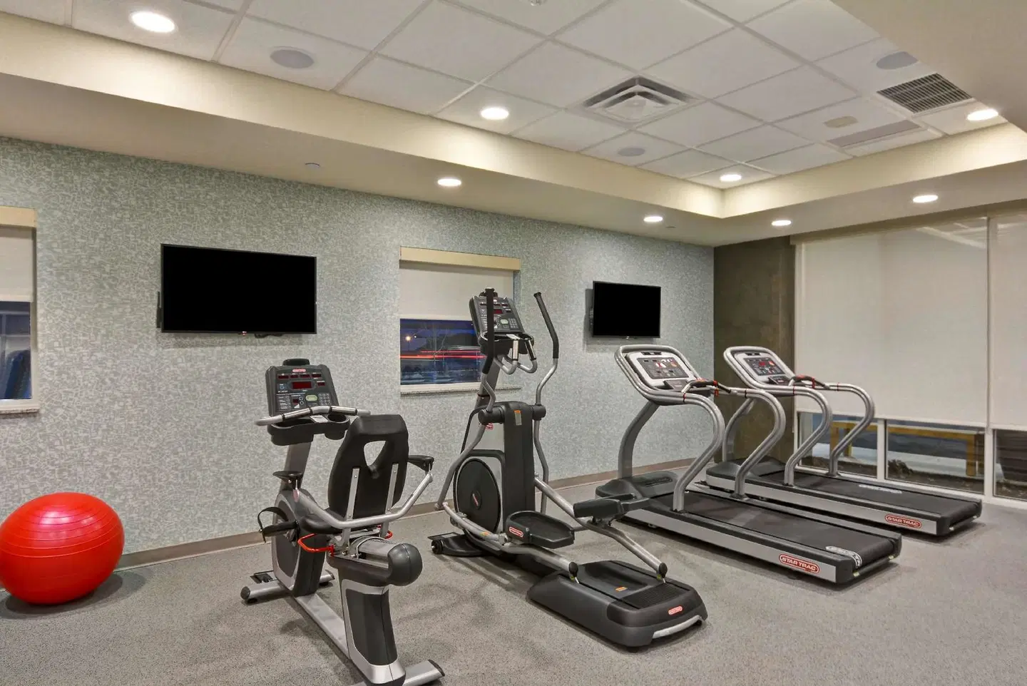 Home2 Suites Green Bay SPORTS_AND_LEISURE