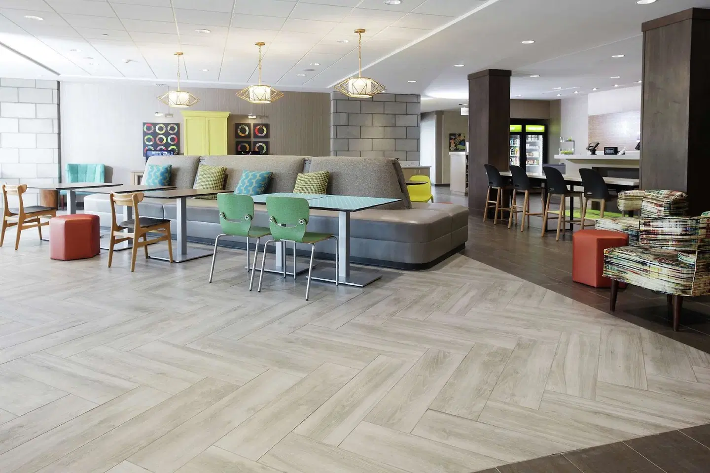 Home2 Suites by Hilton Louisville Airport Expo Center Bar