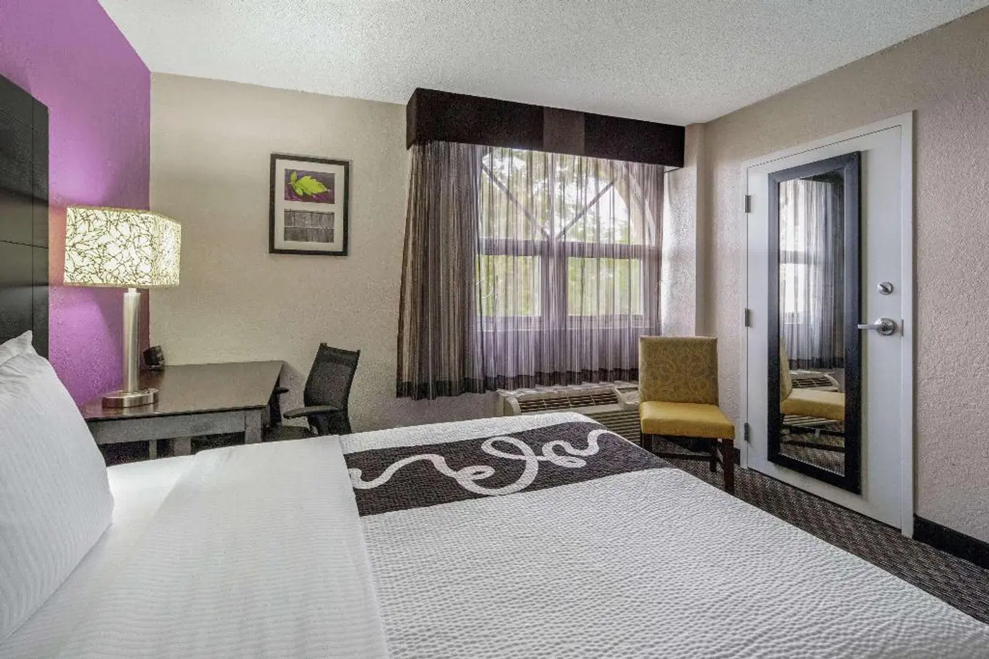 La Quinta Inn & Suites by Wyndham Miami Lakes ROOM_EXAMPLE