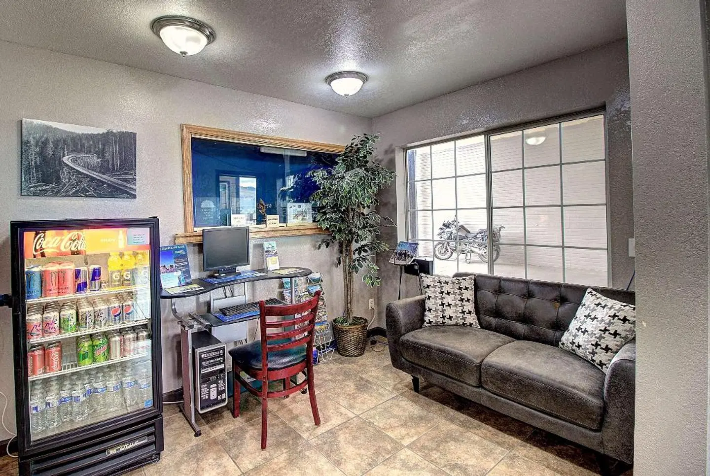 Days Inn & Suites by Wyndham Lolo LOUNGE_LOBBY