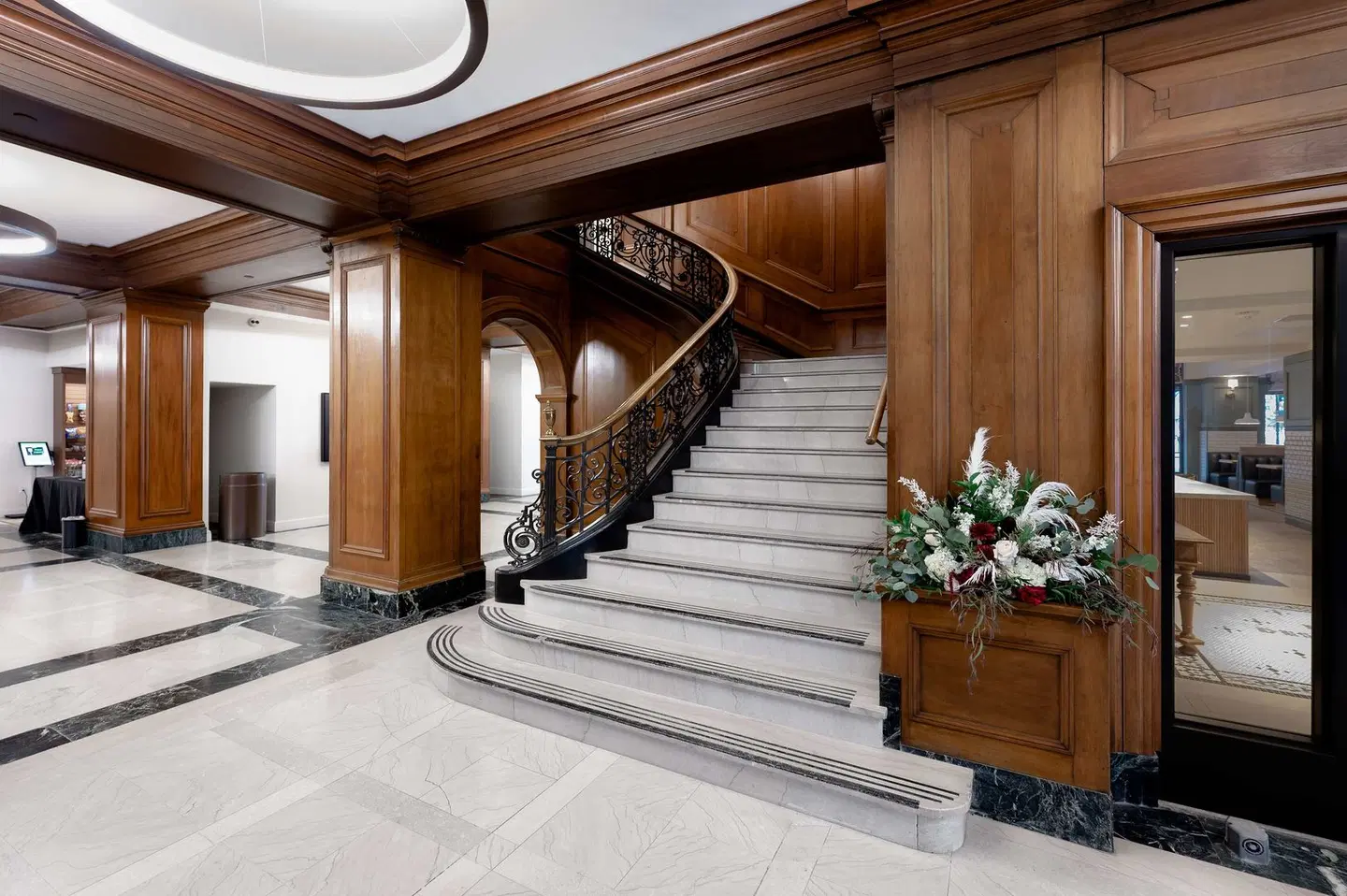 Hotel Fort Des Moines, Curio Collection by Hilton EXTERIOR