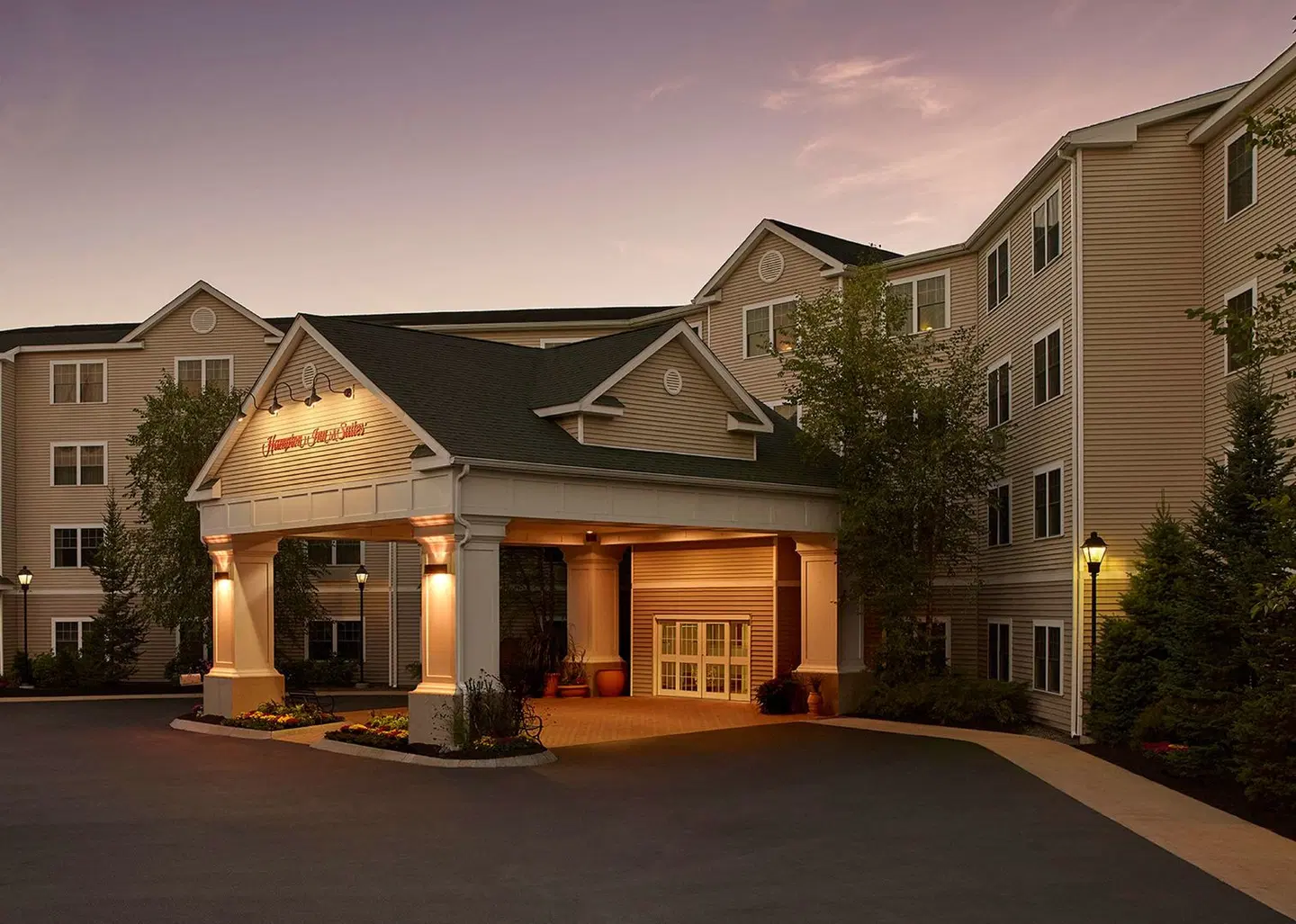 Hampton Inn & Suites North Conway EXTERIOR