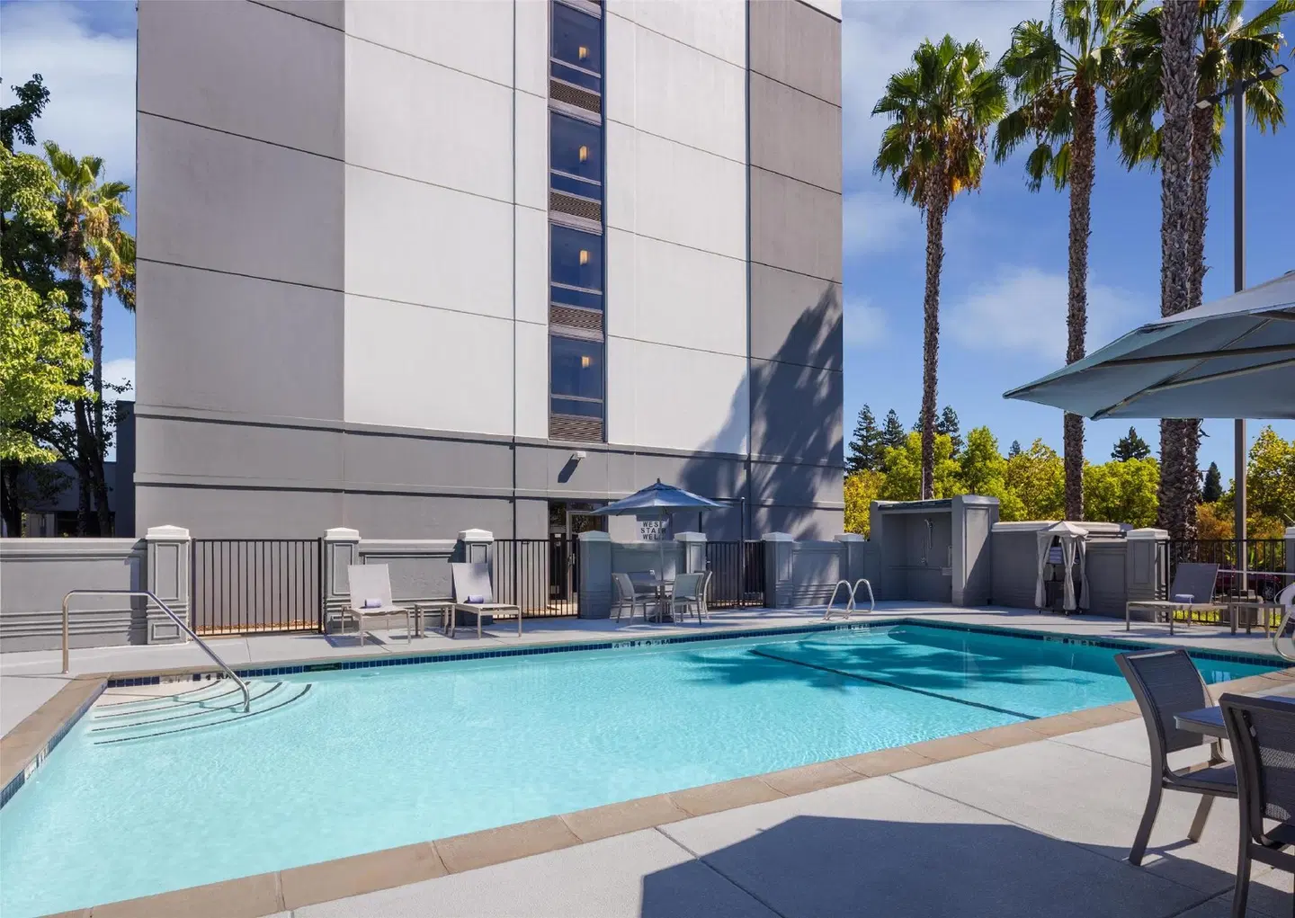 Hyatt Place Sacramento/Rancho Cordova OUTDOOR_POOL