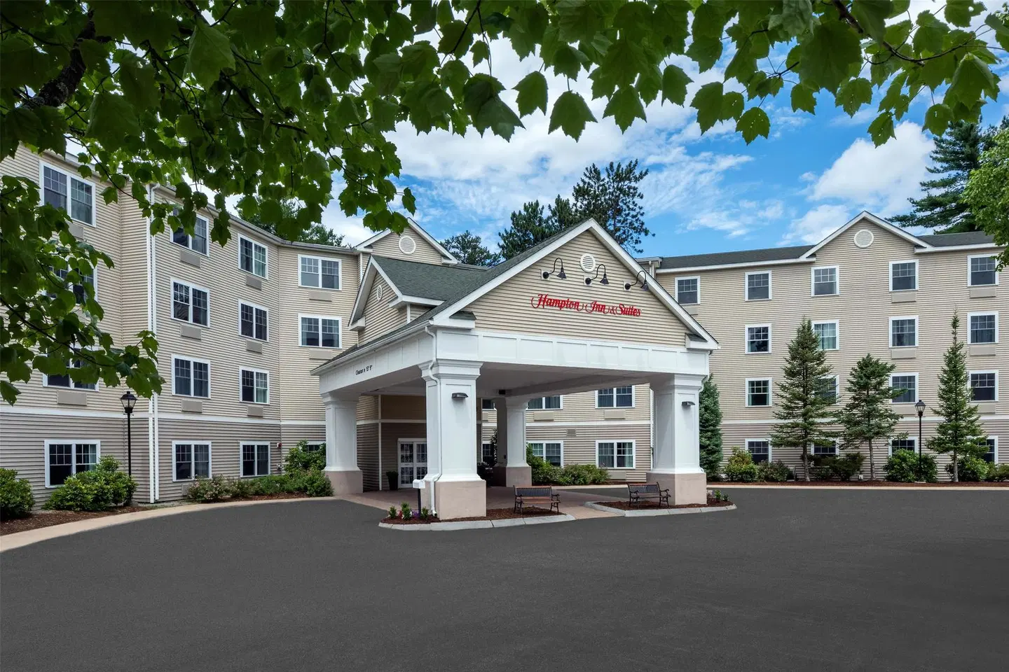 Hampton Inn & Suites North Conway EXTERIOR