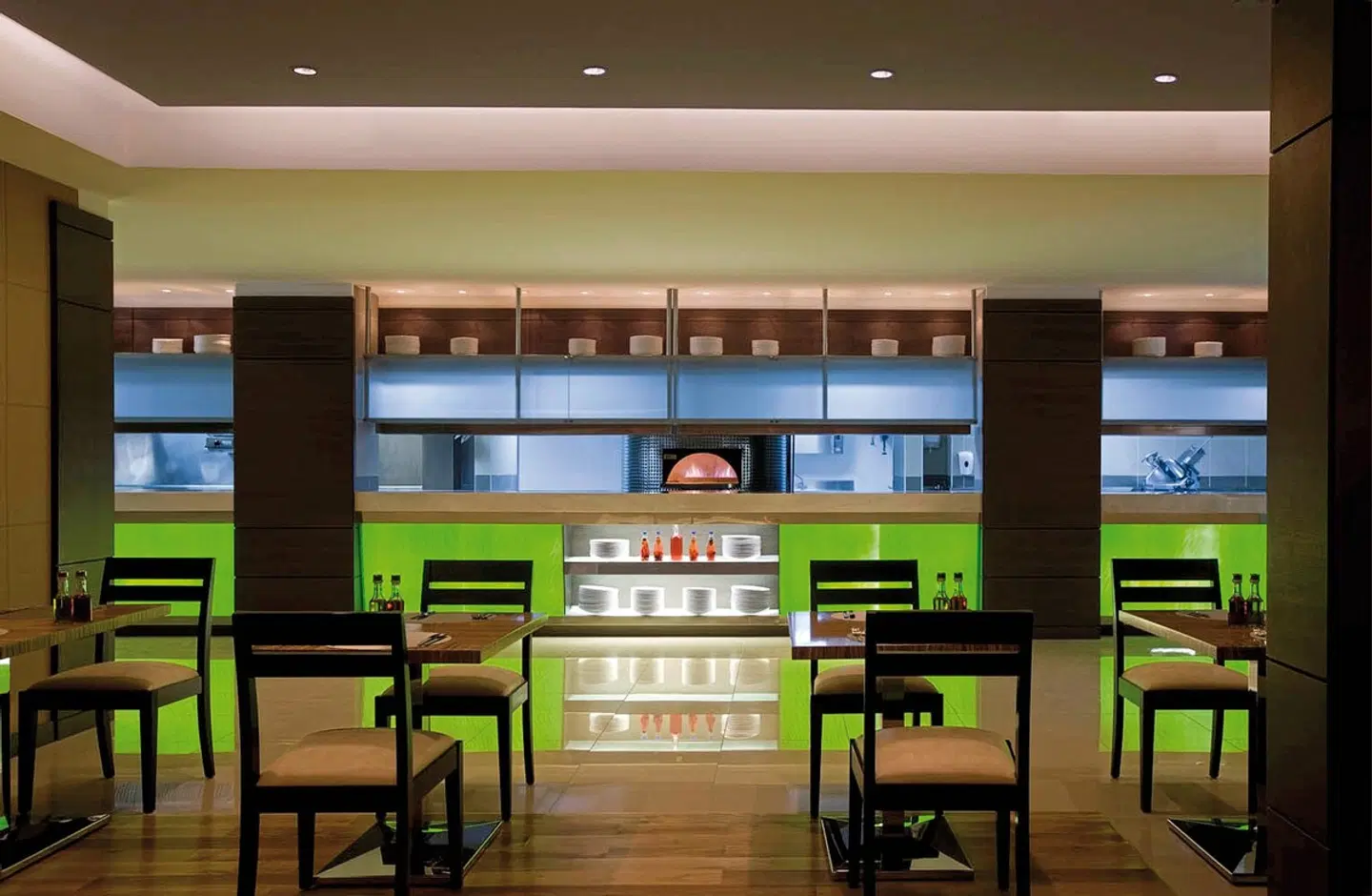 Traders Hotel, Qaryat Al Beri, Abu Dhabi BAR