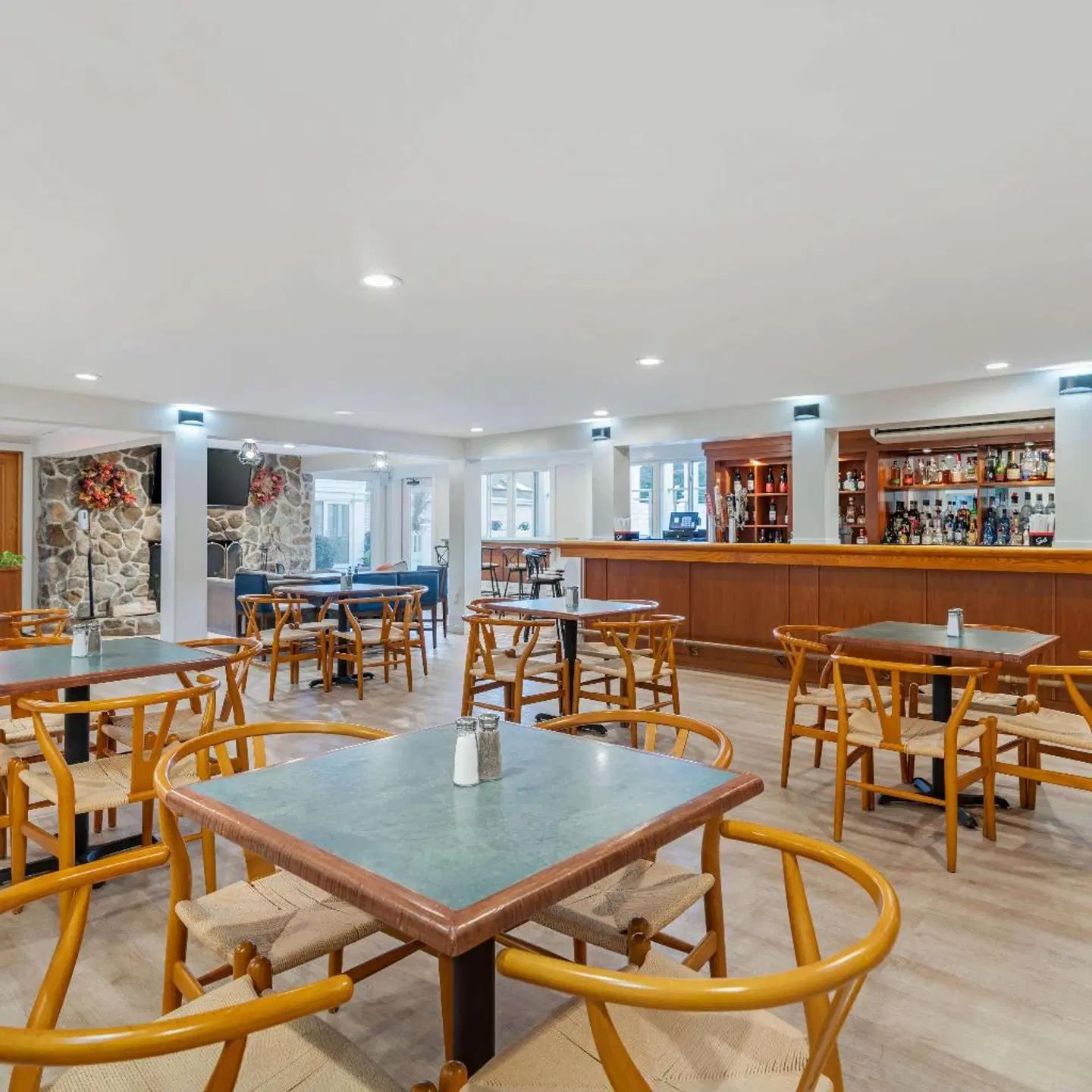 Meadowmere Resort Bar