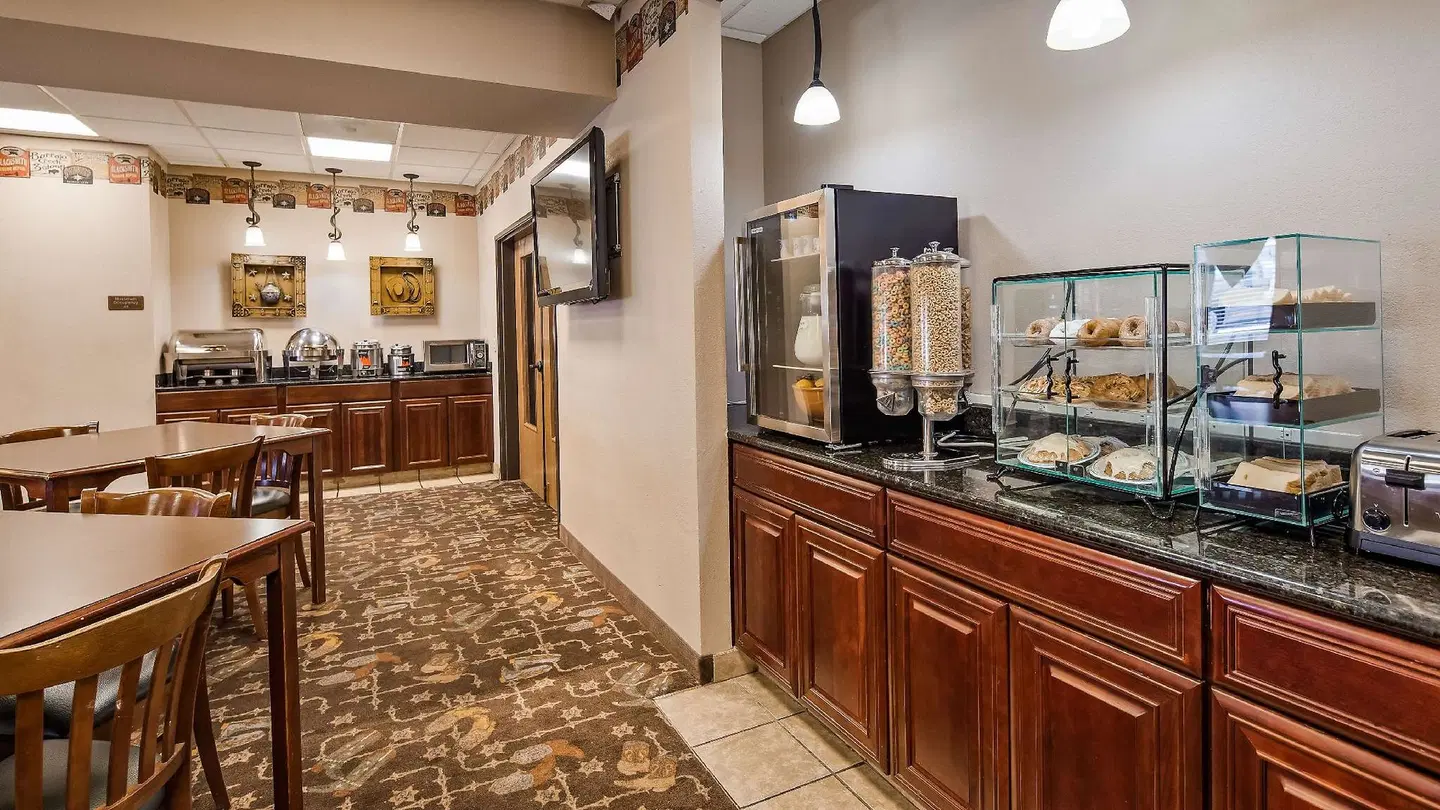 Best Western Plus Country Inn & Suites ROOM_EXAMPLE