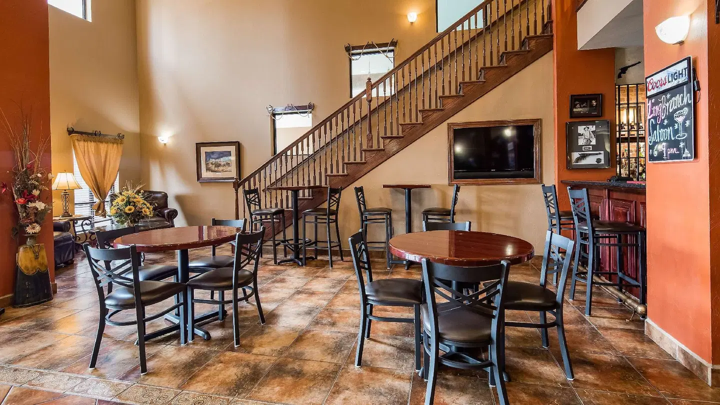 Best Western Plus Country Inn & Suites Bar
