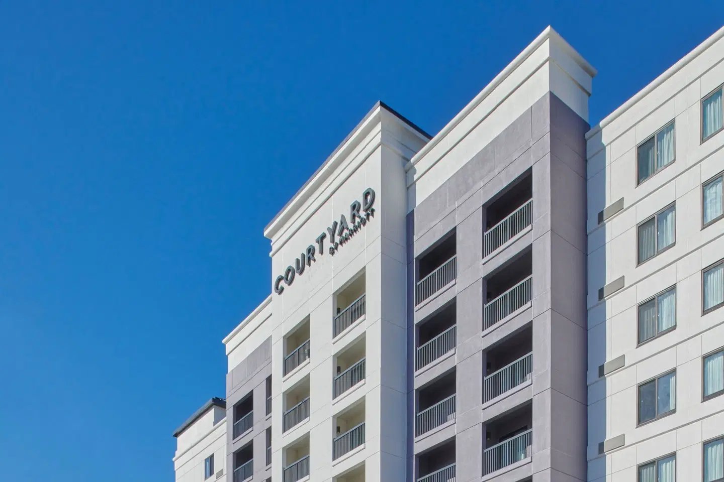 Courtyard by Marriott Cincinnati Covington EXTERIOR