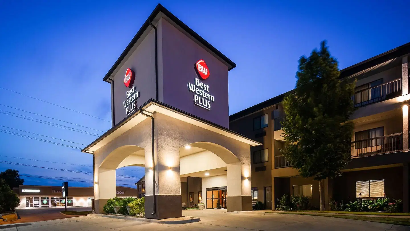 Best Western Plus Country Inn & Suites EXTERIOR