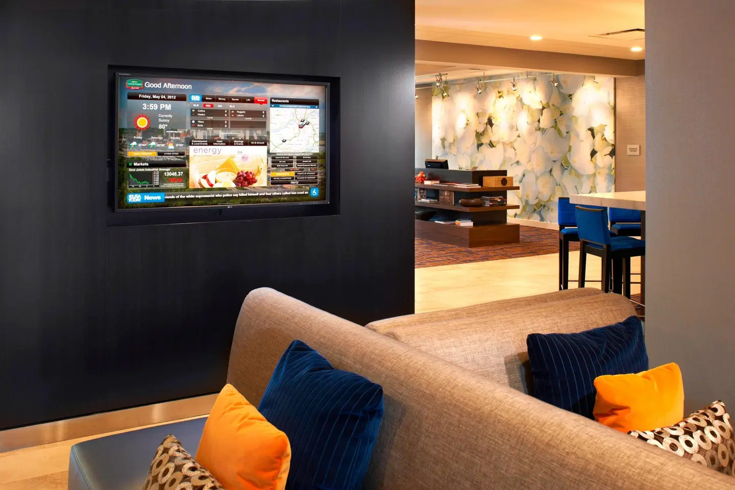 Courtyard by Marriott Cincinnati Covington Bar