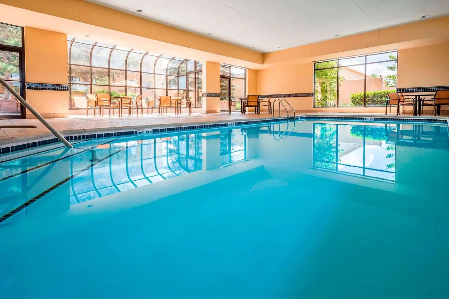 Sonesta Select Kansas City South Overland Park Hallenbad