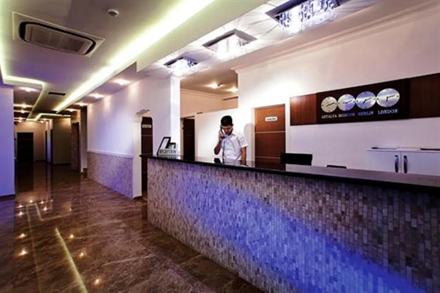 Venessa Beach Hotel Bar