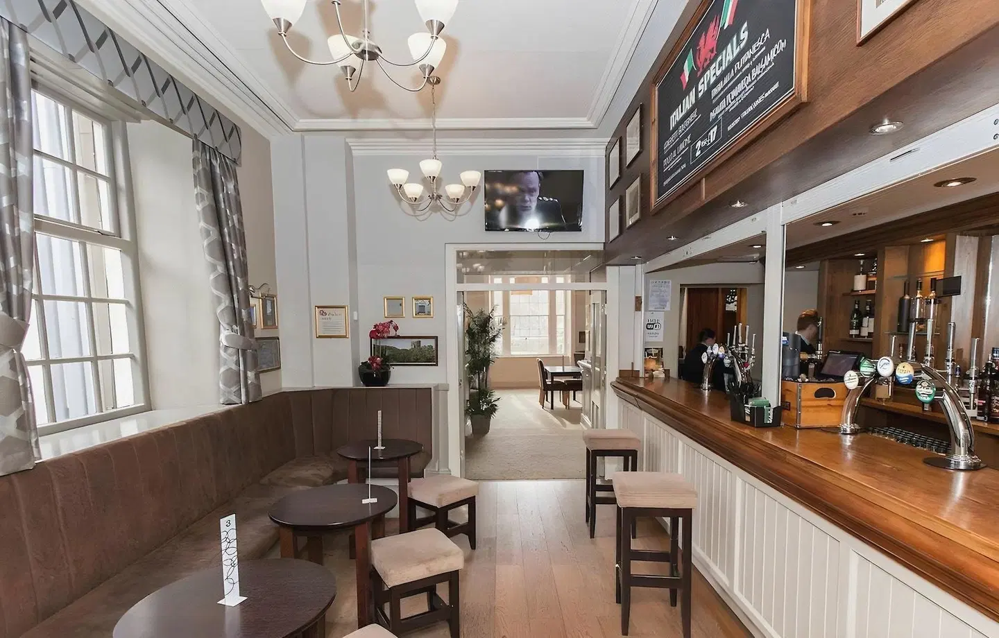 The Royal Victoria Hotel Snowdonia Bar