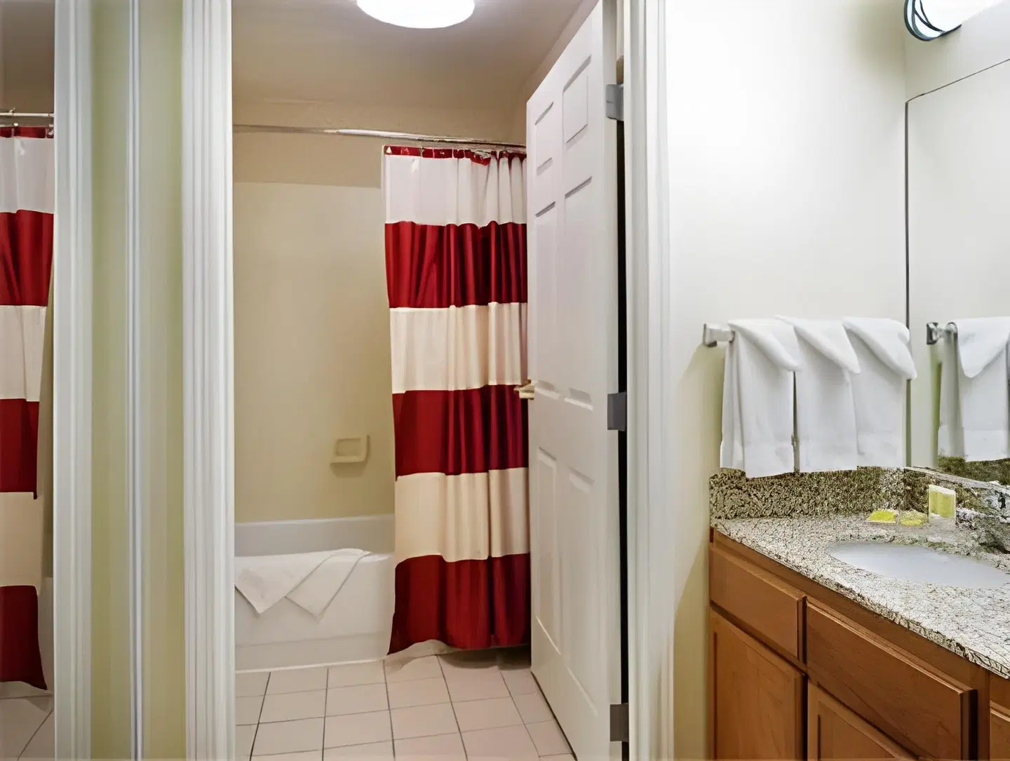Residence Inn by Marriott Louisville Northeast Badezimmer