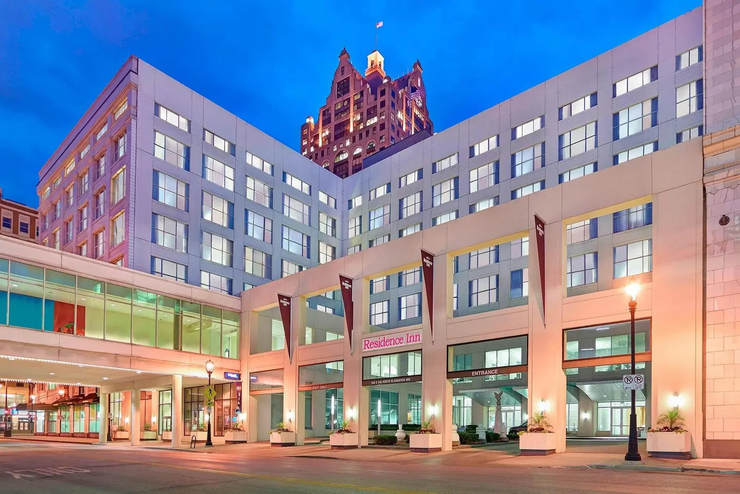 Residence Inn by Marriott Milwaukee Downtown EXTERIOR