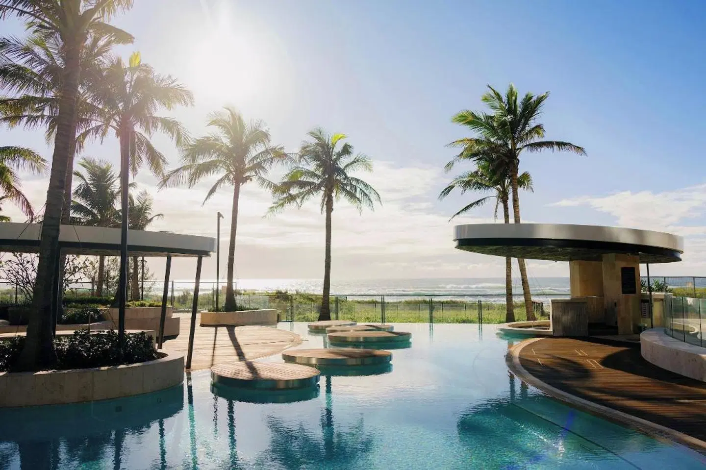 The Langham, Gold Coast and Jewel Residences OUTDOOR_POOL