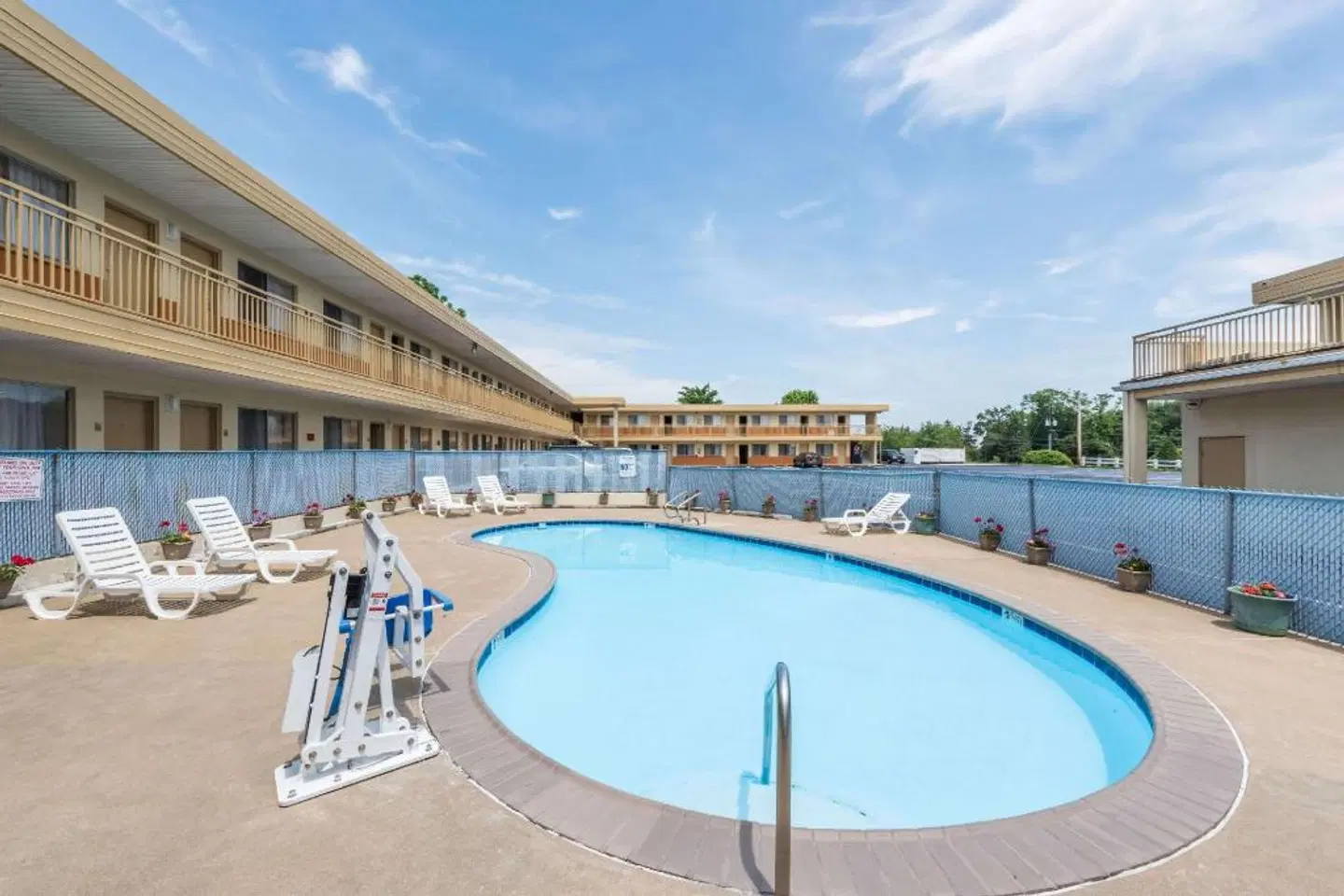 Red Carpet Inn Lancaster OUTDOOR_POOL