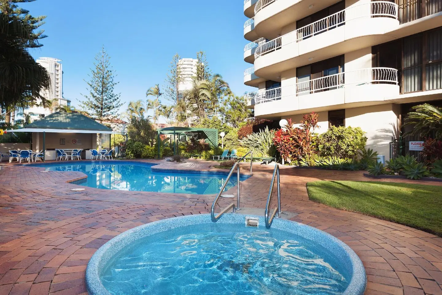 Capricornia Apartments OUTDOOR_POOL