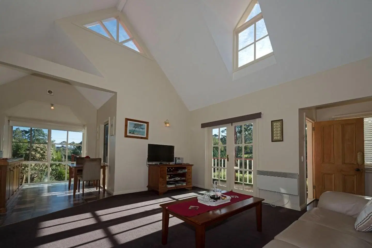 Crabtree Riverfront Cottages LOUNGE_LOBBY