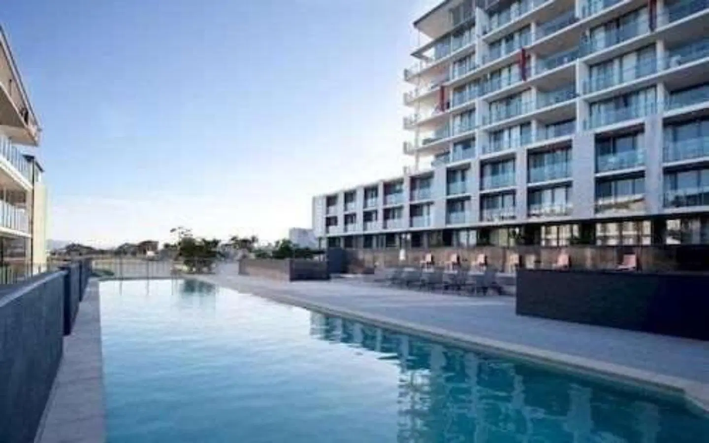 Central Islington Apartments OUTDOOR_POOL