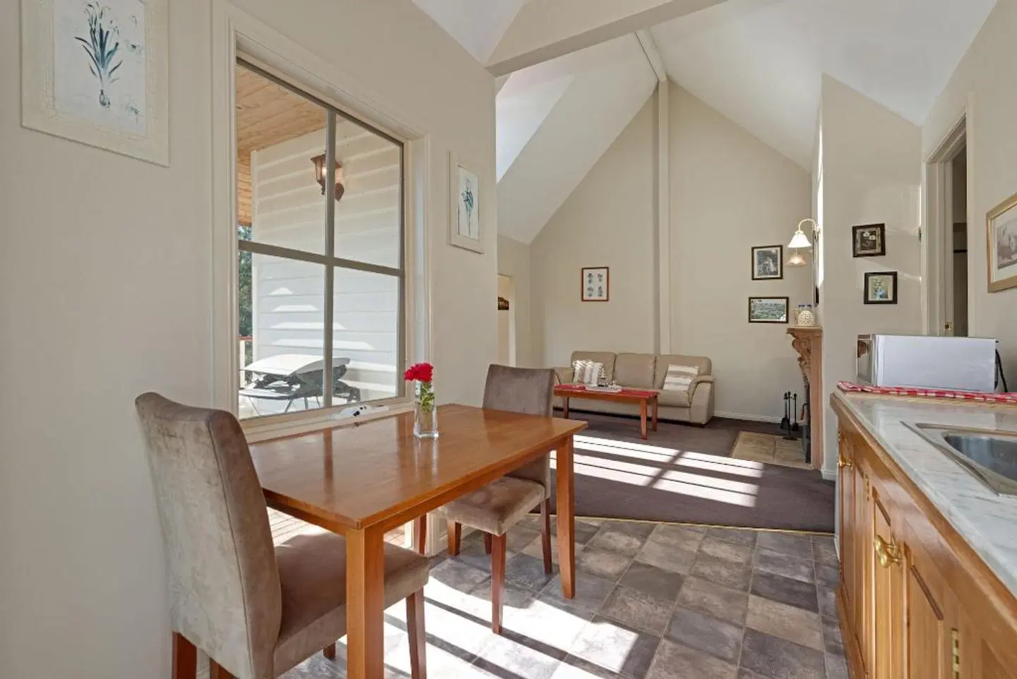 Crabtree Riverfront Cottages ROOM_EXAMPLE