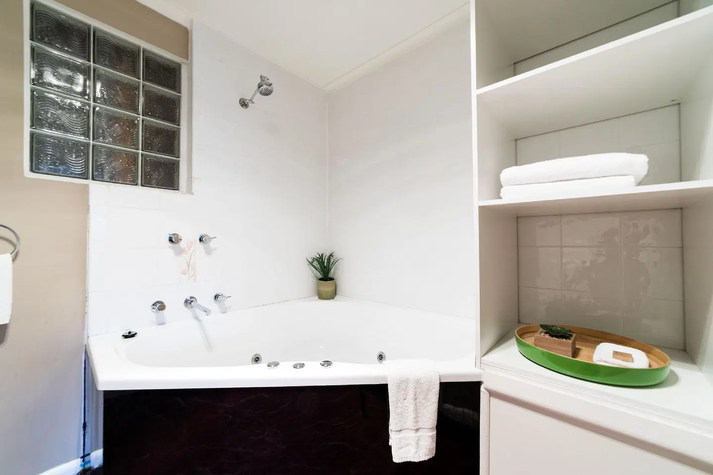 Burnie City Apartments Badezimmer