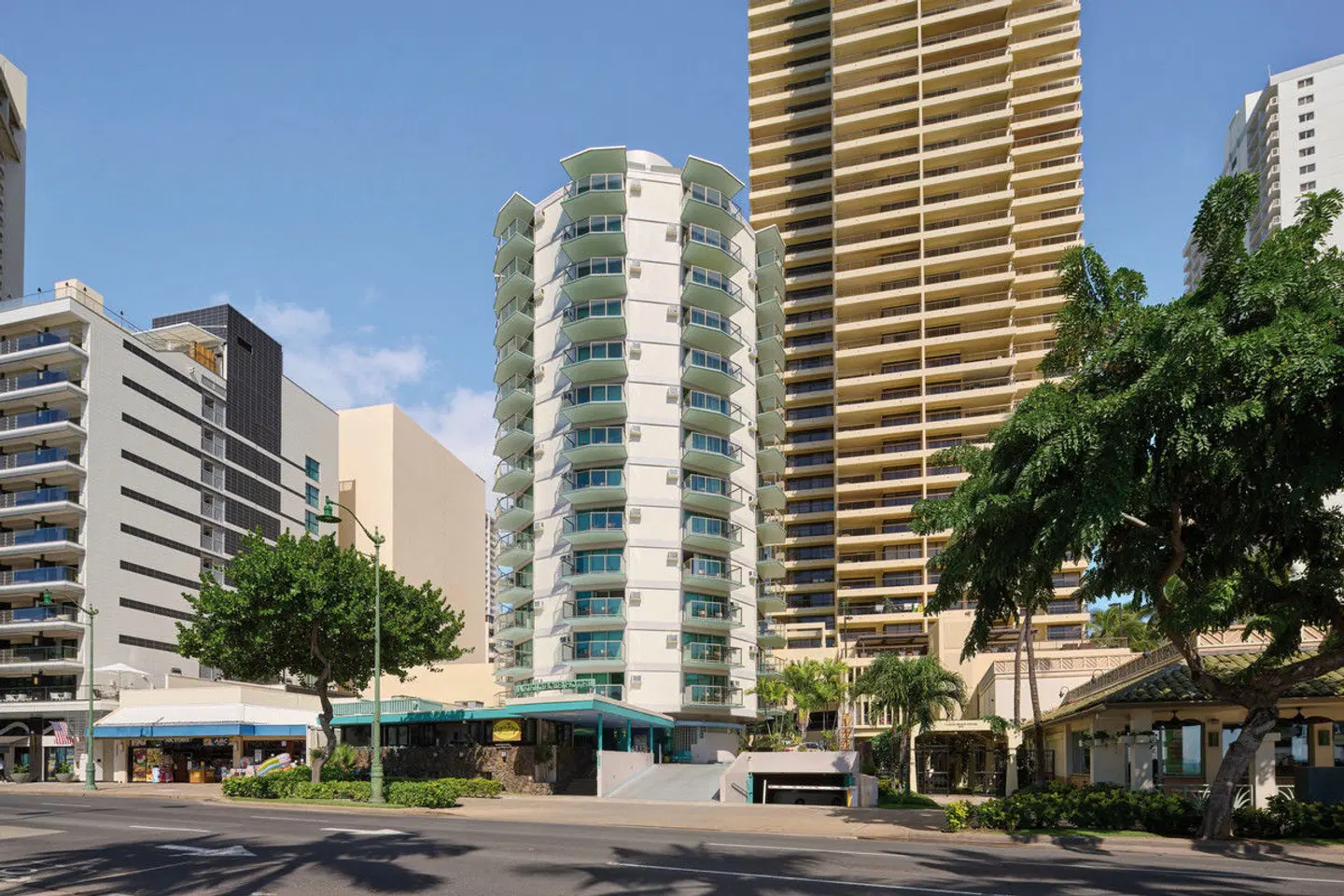 Aston Waikiki Circle Hotel EXTERIOR