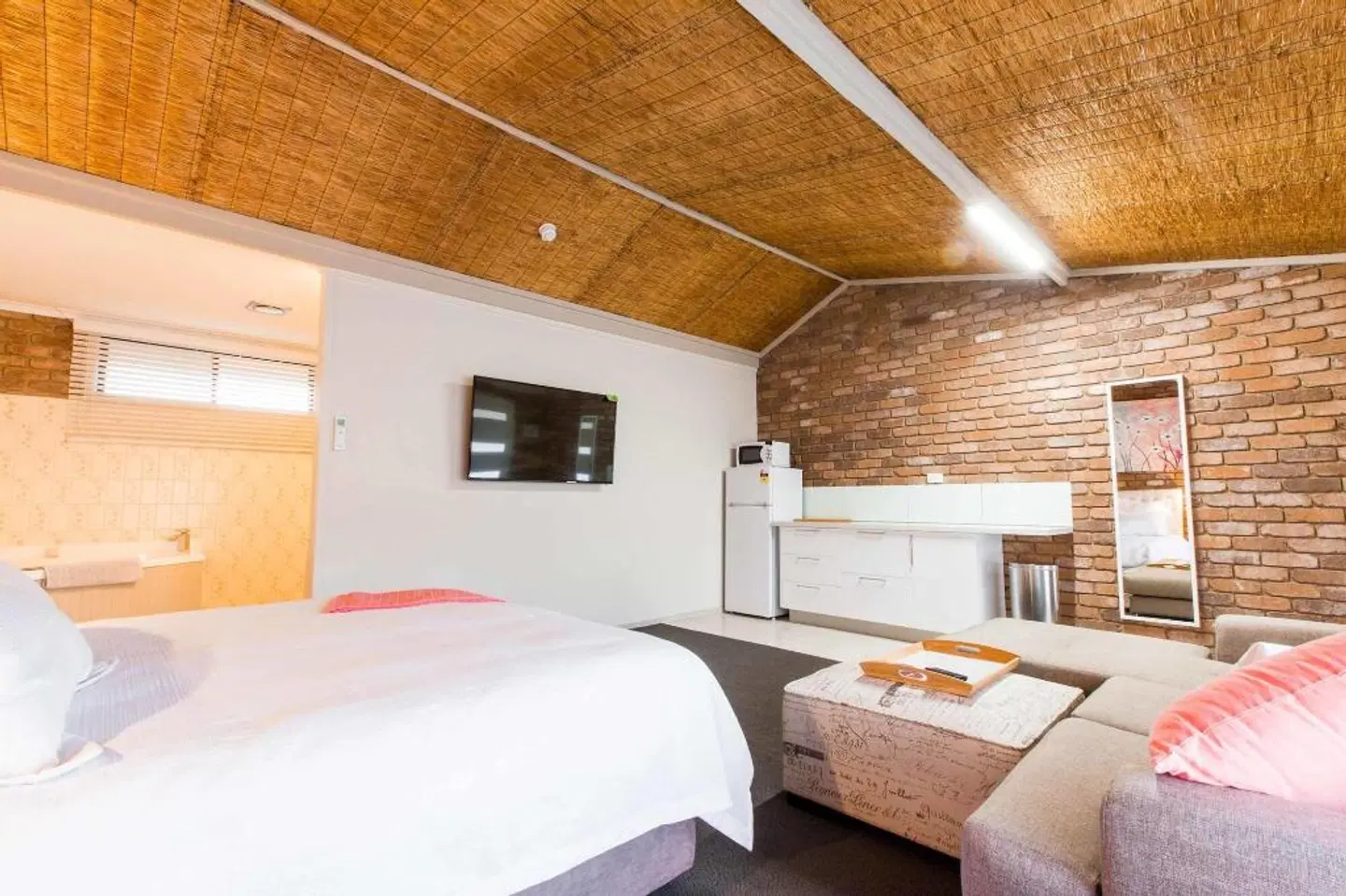 Farnham Court Motel and Restaurant HEALTH_BEAUTY