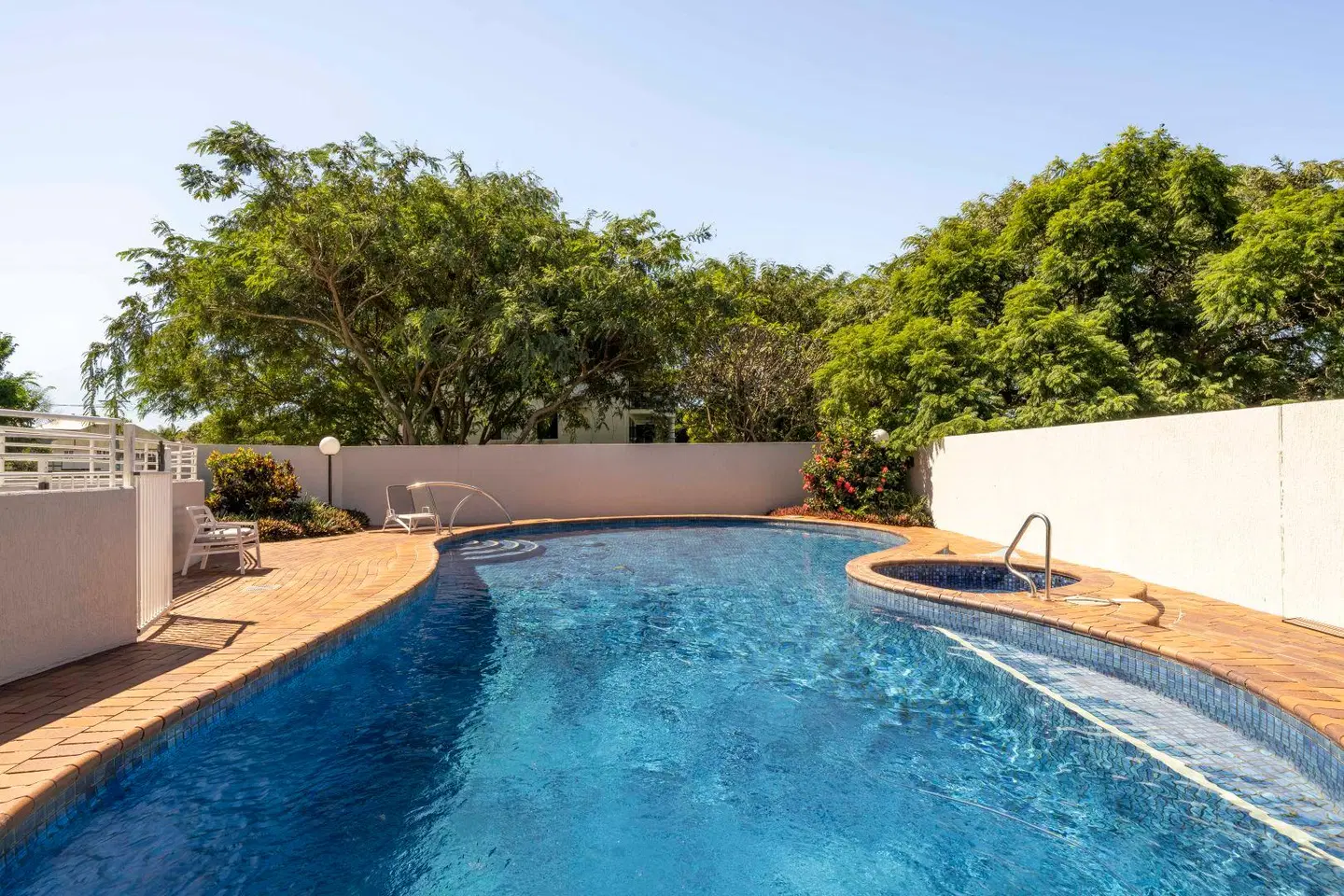 Kirribilli Riverfront Apartments OUTDOOR_POOL