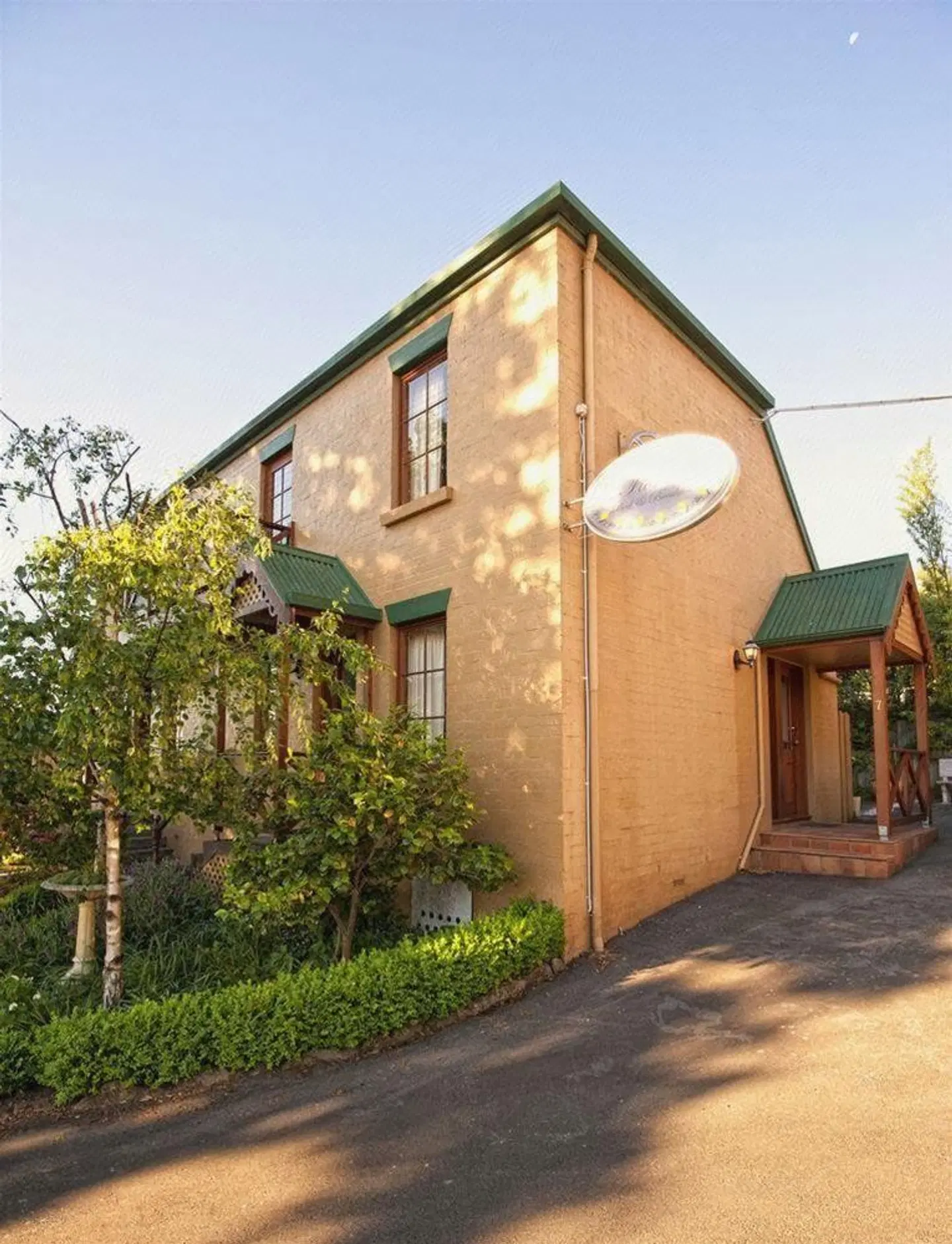 Hideaway on George EXTERIOR