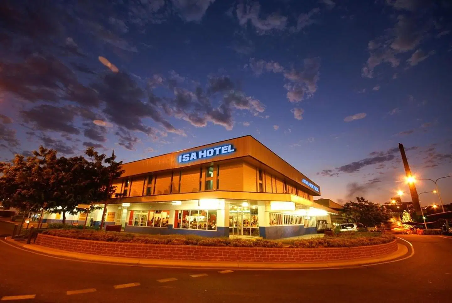 Isa Hotel EXTERIOR