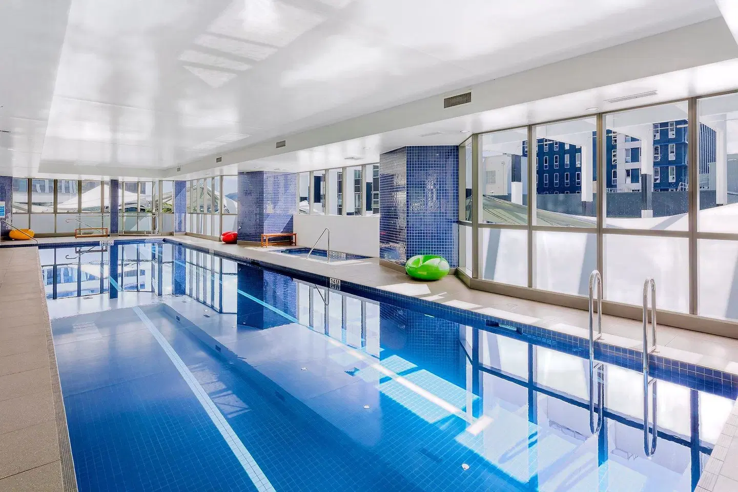 Meriton Serviced Apartments Herschel Street Hallenbad