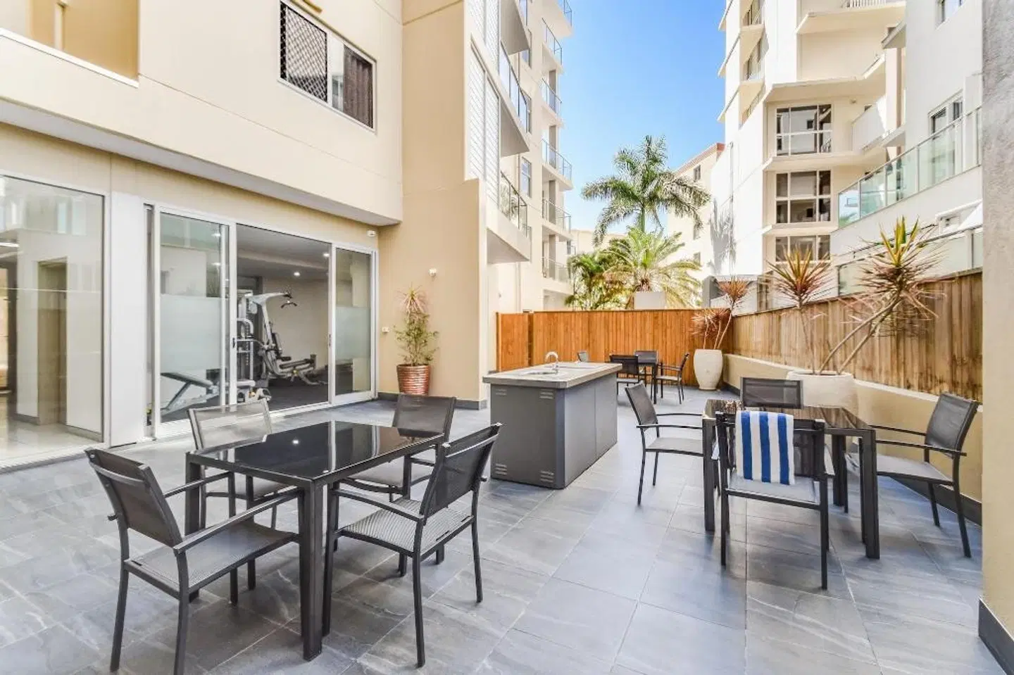 Redvue Luxury Apartments Terrasse