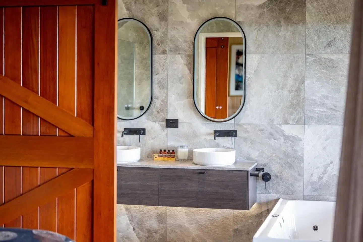 Treetops Seaview Montville Badezimmer
