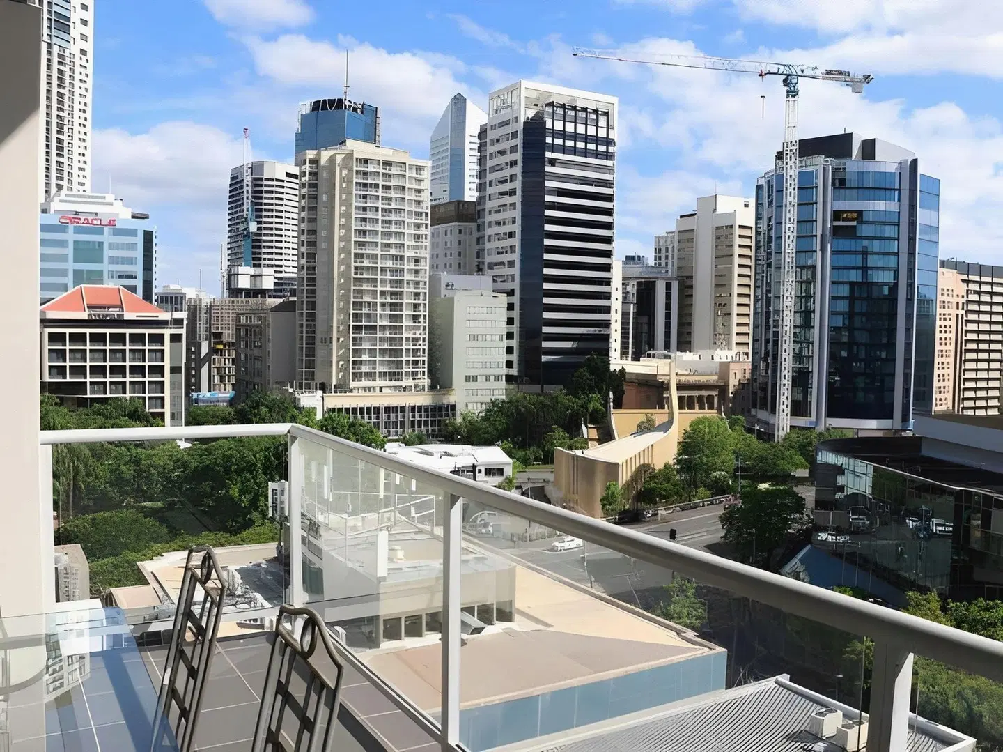 Frisco Serviced Apartments Terrasse