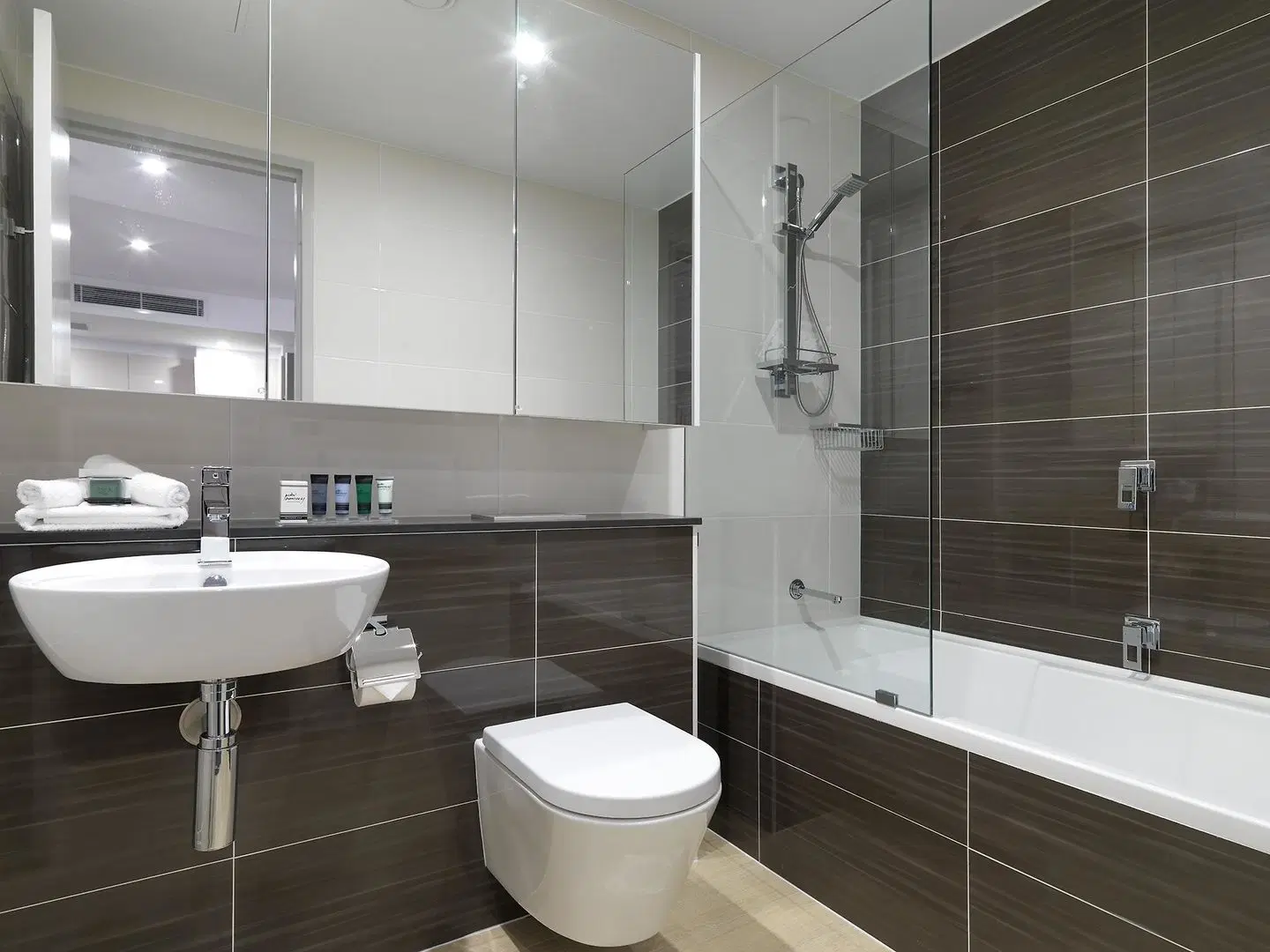 Meriton Serviced Apartments North Ryde Badezimmer