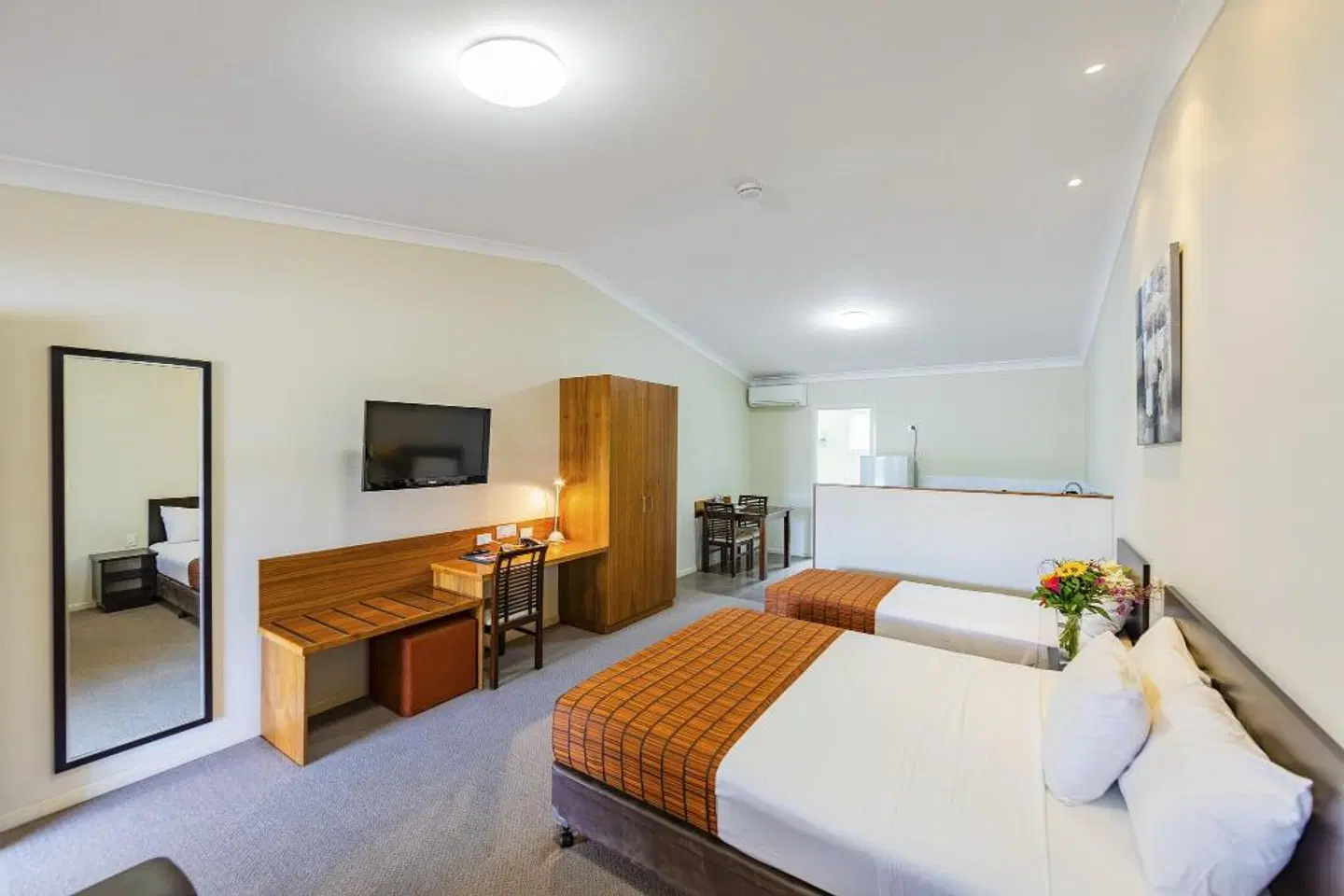 Roma Explorers Inn ROOM_EXAMPLE