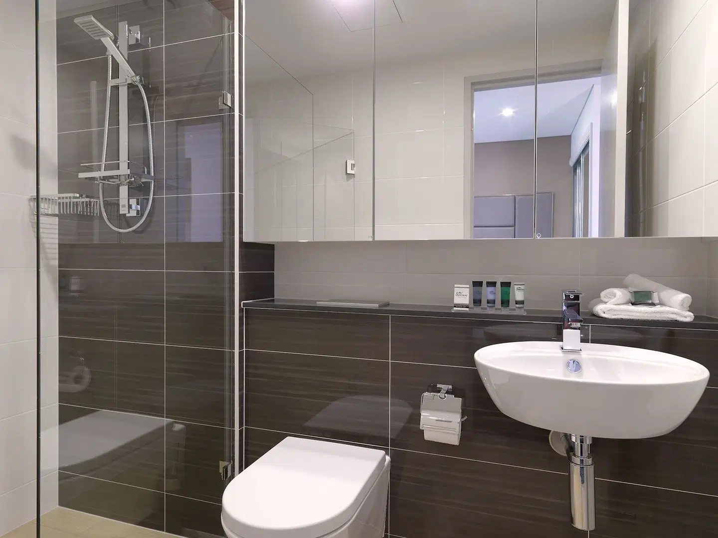 Meriton Serviced Apartments North Ryde Badezimmer