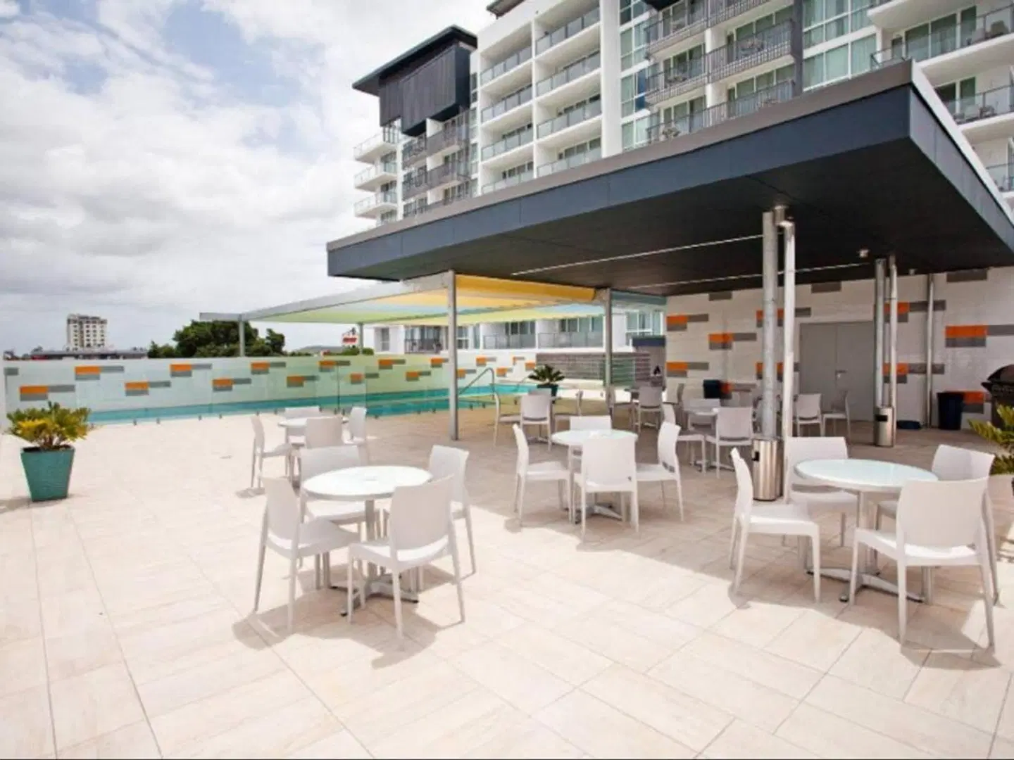 Quest Mackay on Gordon Terrasse