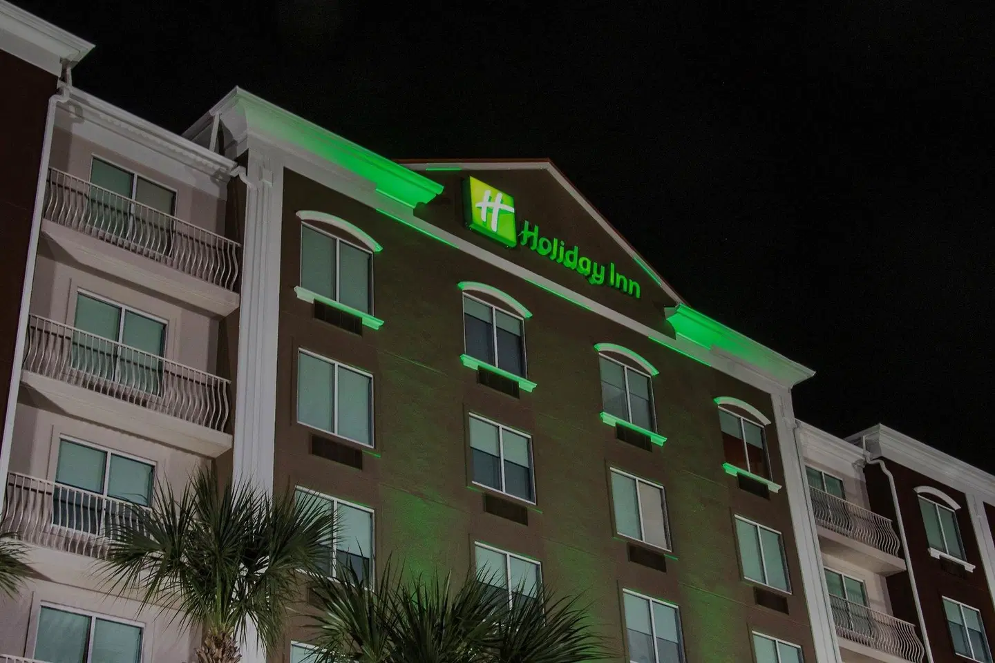 Holiday Inn & Suites Lake City by IHG EXTERIOR