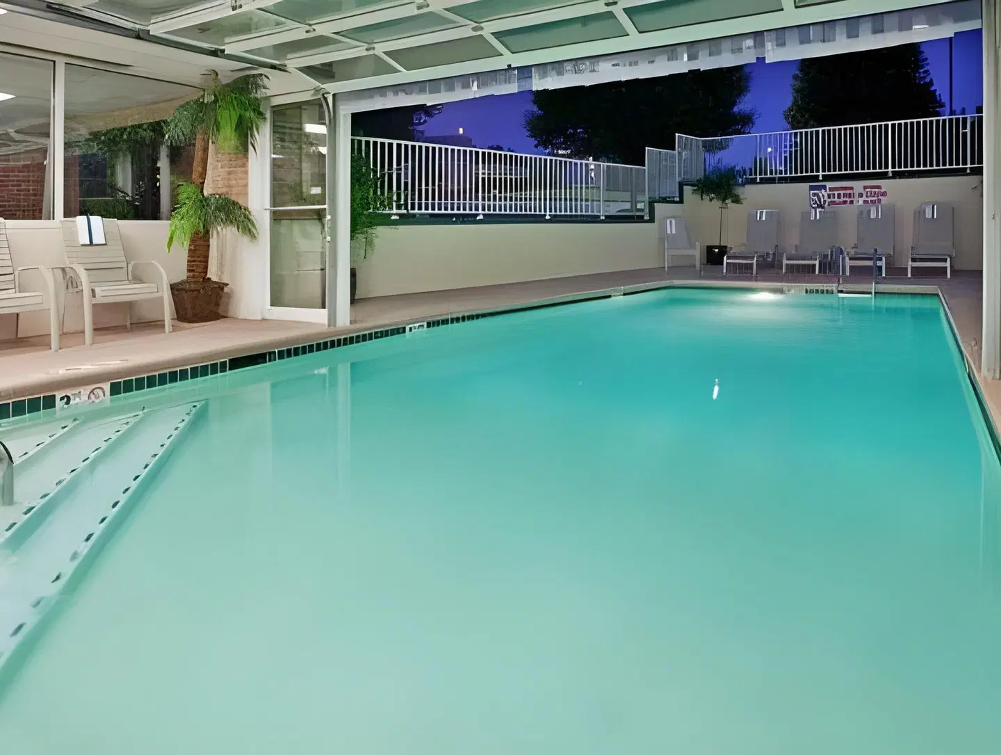 Holiday Inn & Suites Overland Park-Conv Ctr by IHG Hallenbad