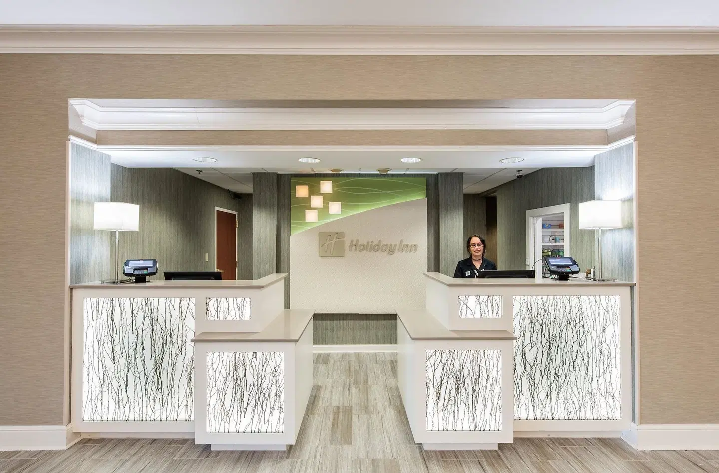 Holiday Inn & Suites Lake City by IHG LOUNGE_LOBBY